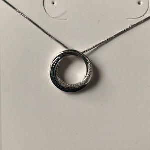 Diamond pendant necklace
